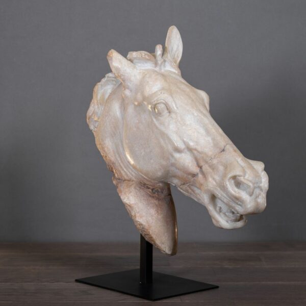 Caballo pequeño Selene blanco 1