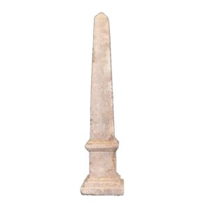 Obelisco de piedra grande