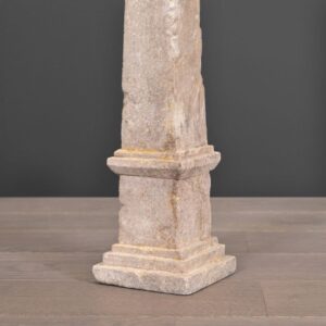 obelisco de piedra pequeño 1