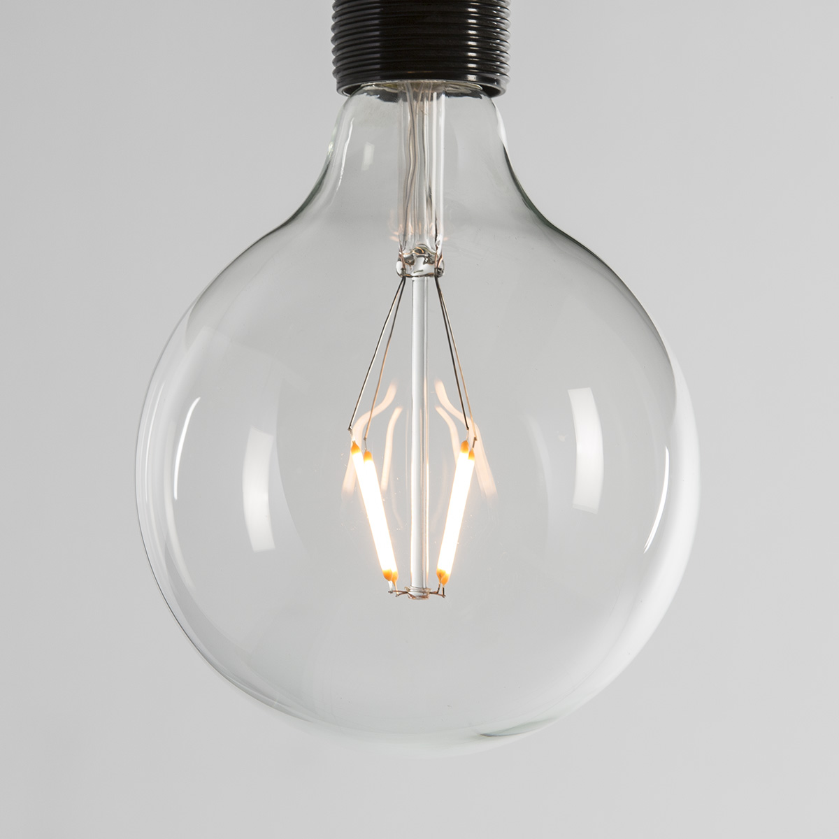 Bombilla 12'5x17'6 LED E27. 220V. 4W