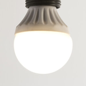 Bombilla 4.5x4.5x7.3 cm esférica E14 led 5W 230V 3000K mate