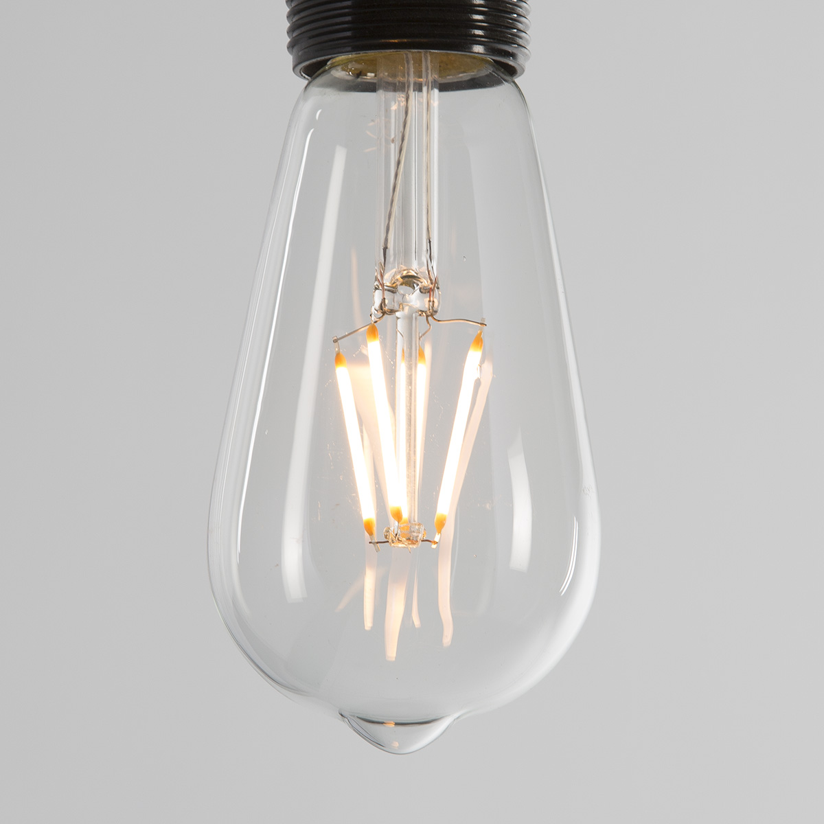 Bombilla 6'5x14 LED E27. 220V. 4W