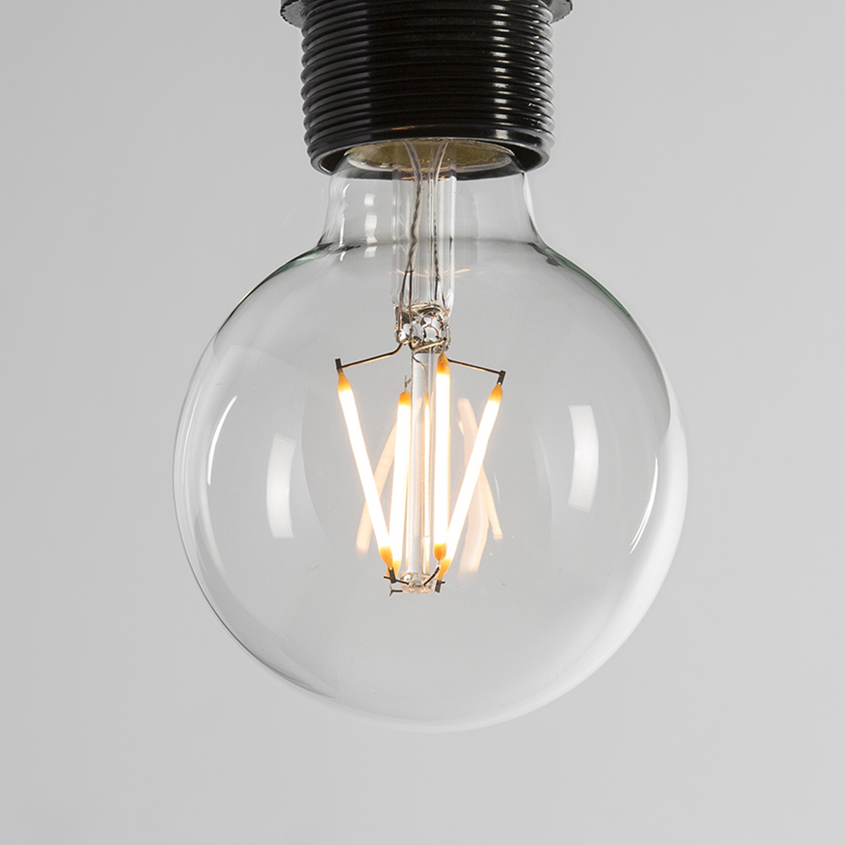 Bombilla 8x12 LED E27. 220V. 4W