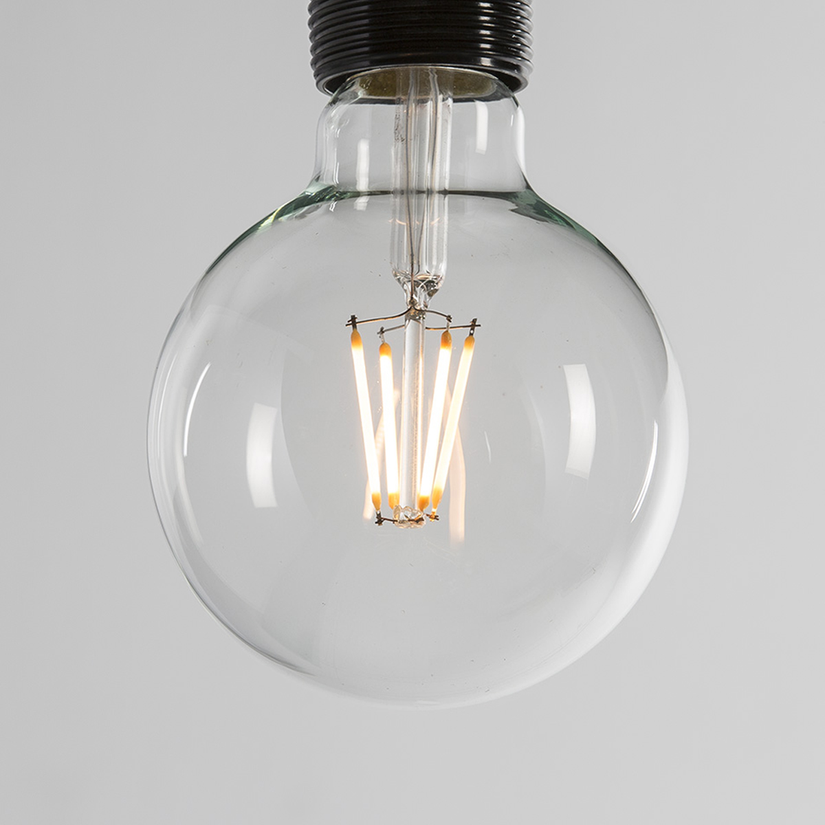 Bombilla 9'5x13'8 LED E27. 220V. 4W