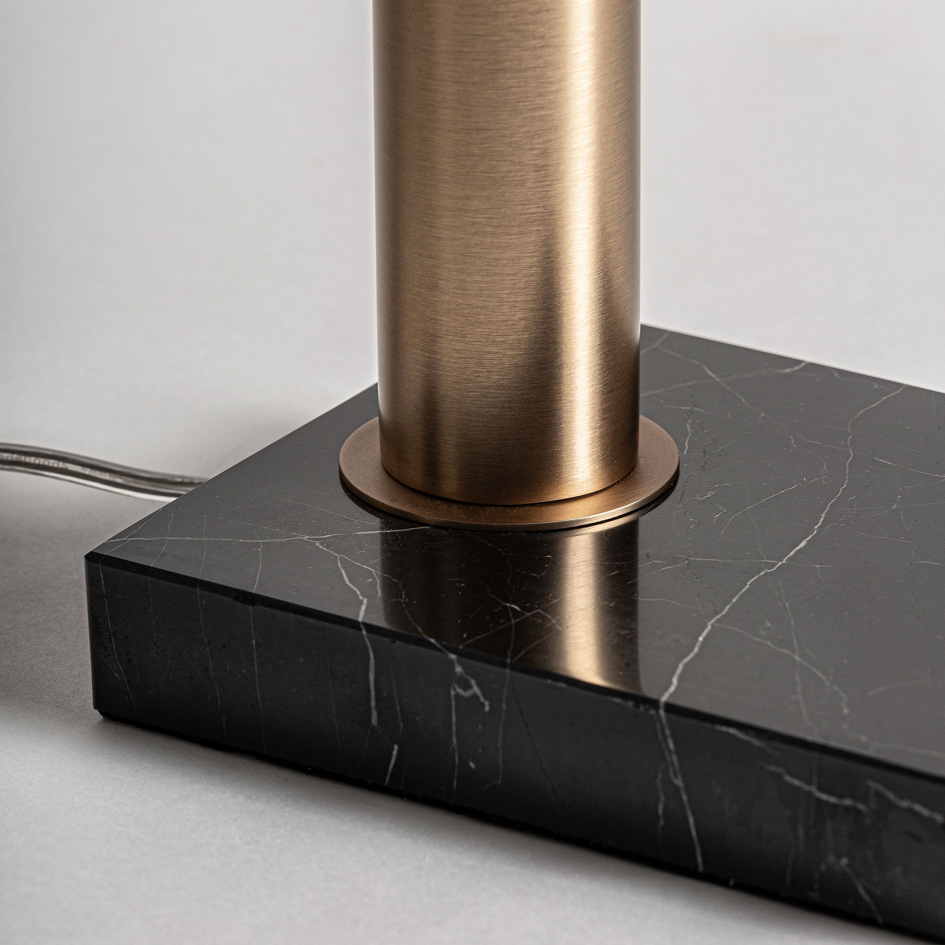 Lámpara de pie Akros 1 Lámpara de pie Akros 1