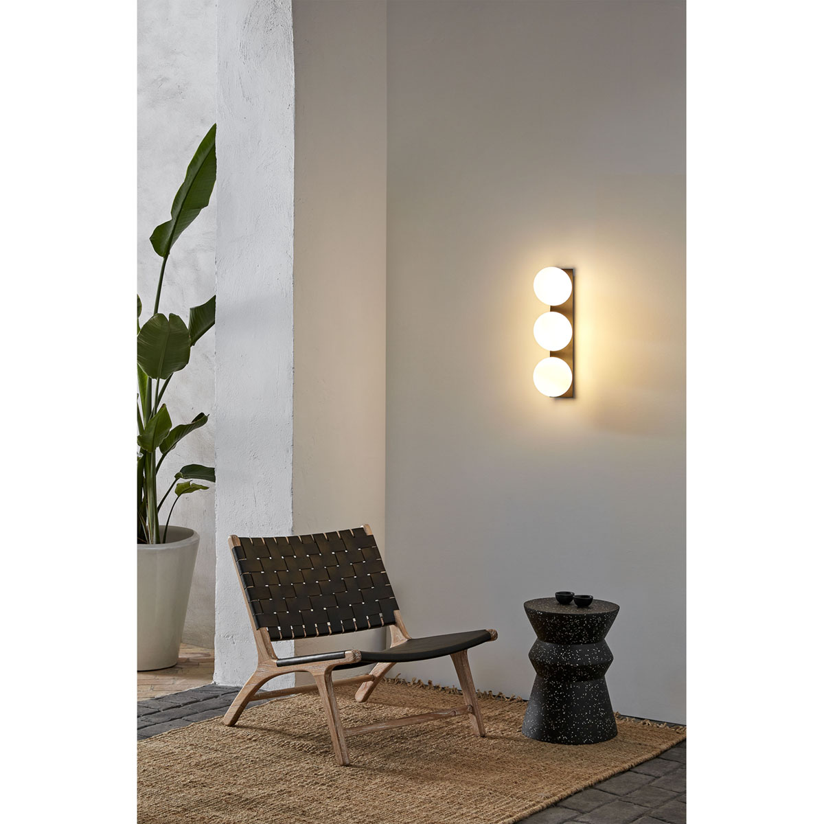 butaca-64x80x70-madera-blanco-lavado-pielnegro-2